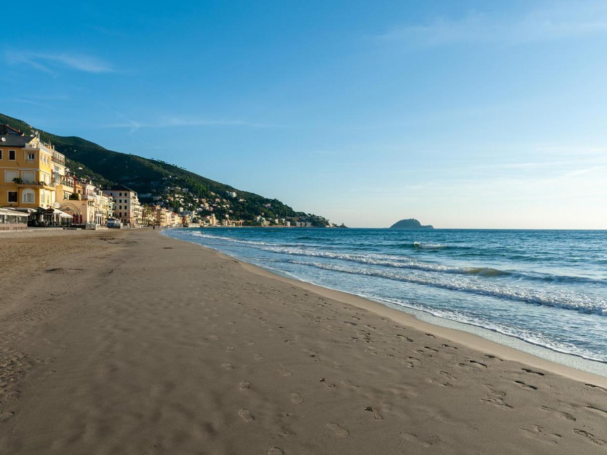 Villa Hanbury With Swimming Pool And Parking In Alassio Exterior foto
